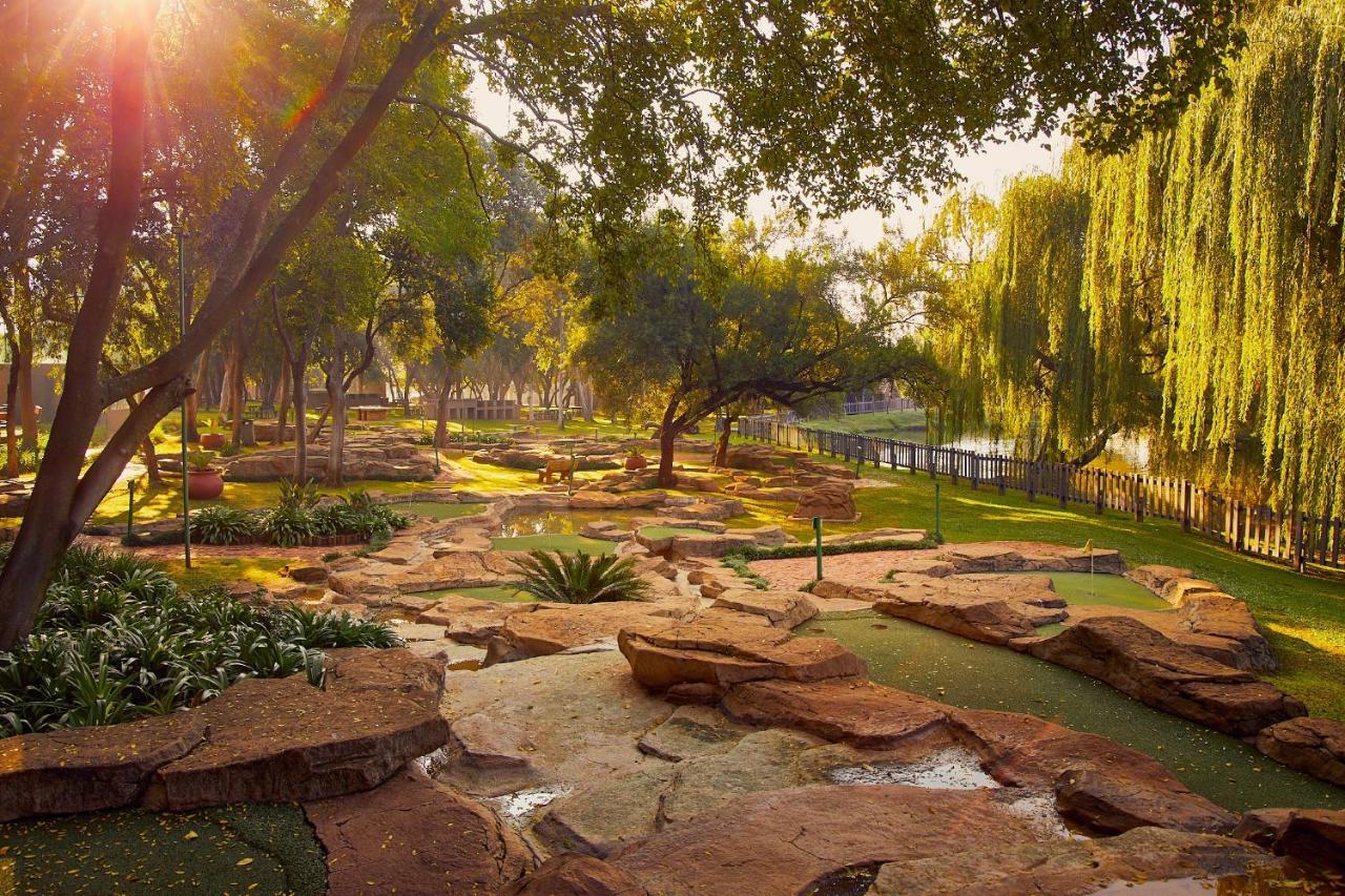 Отель First Group Magalies Park Хартбиспурт Экстерьер фото